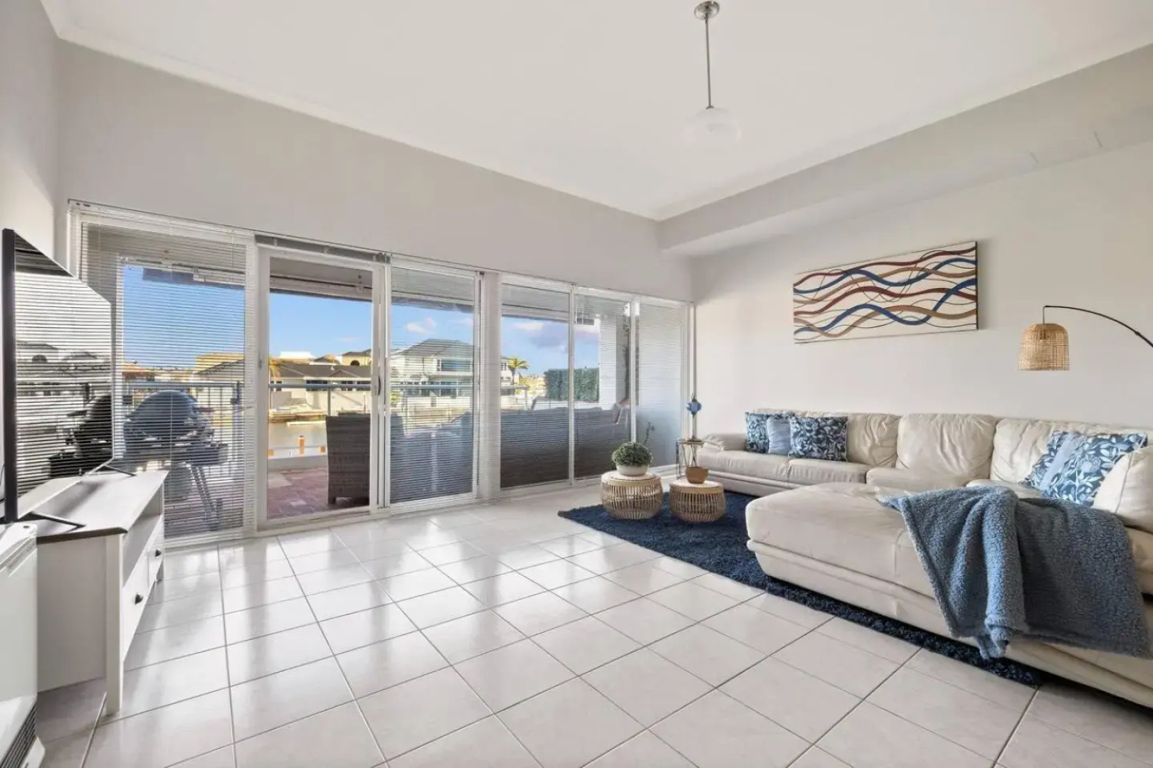 Canal Home -Close to Beach and City Centre