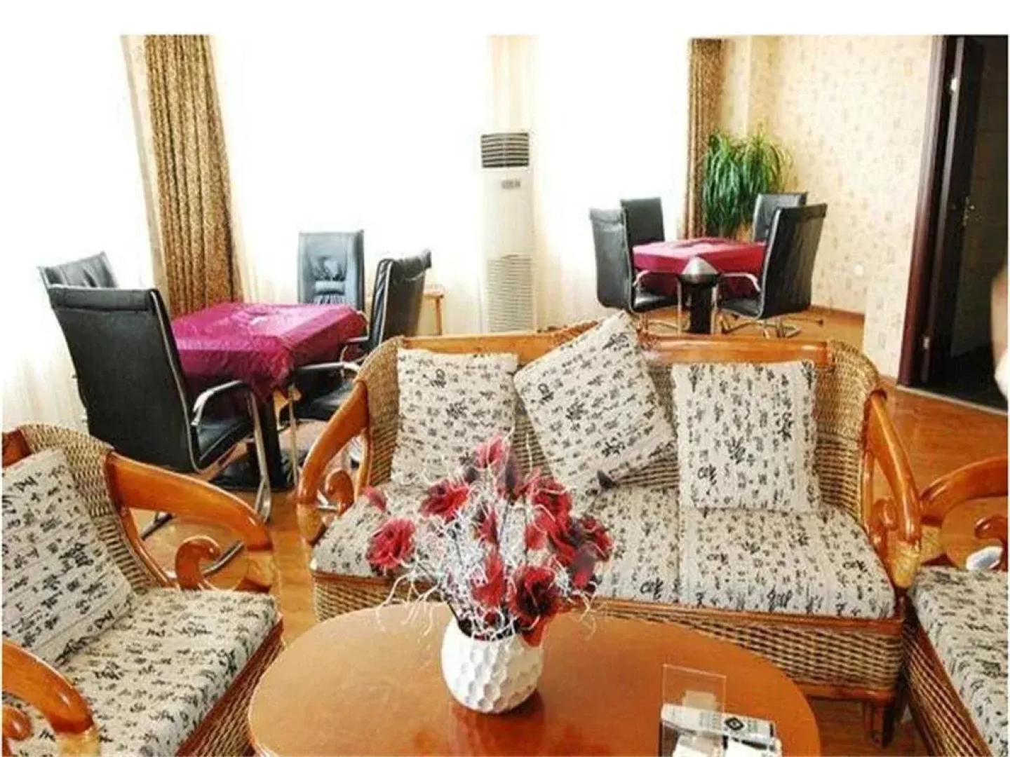Xichang Xiaoding Business Hotel