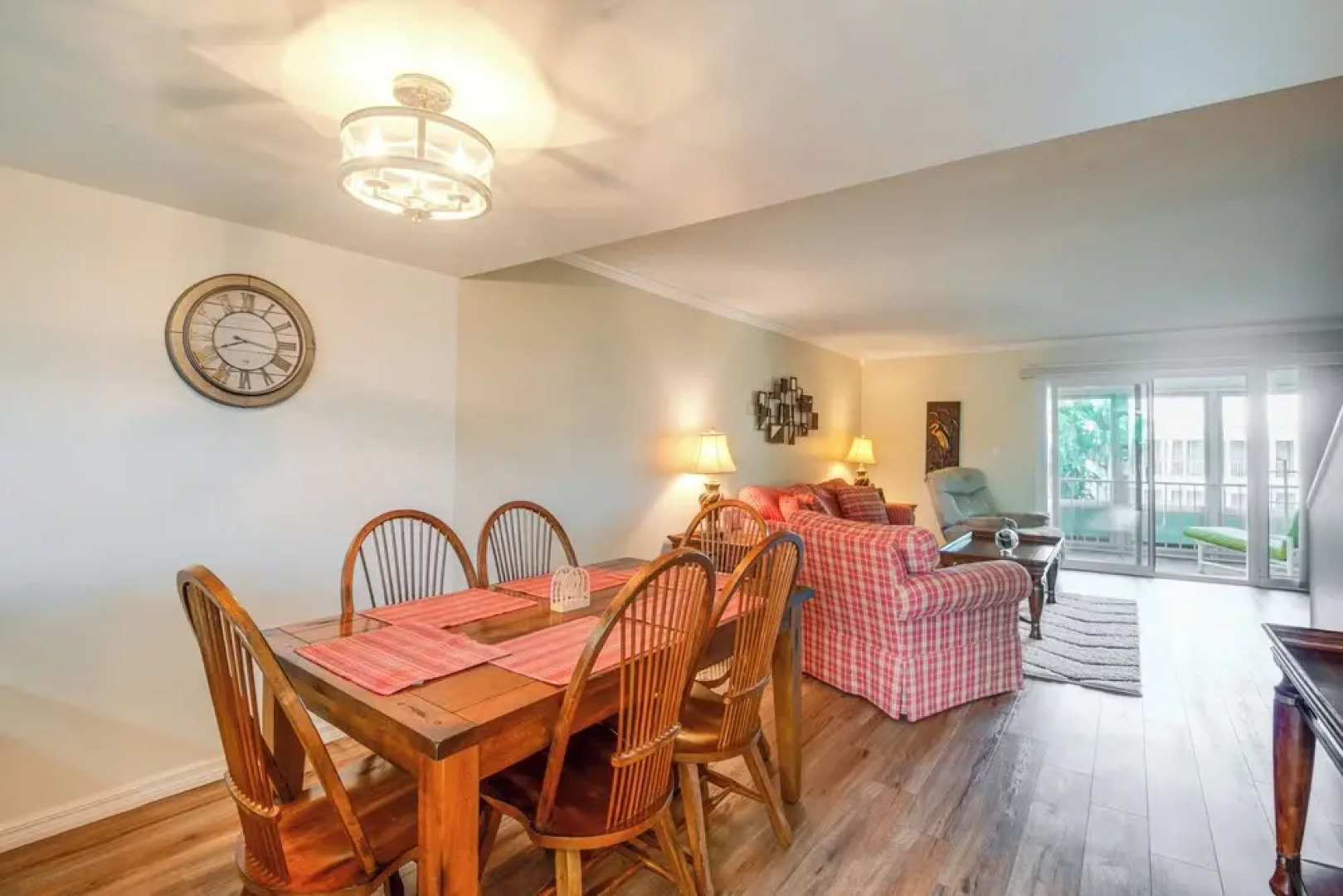 Quaint Welaka Getaway: Steps to St Johns River!