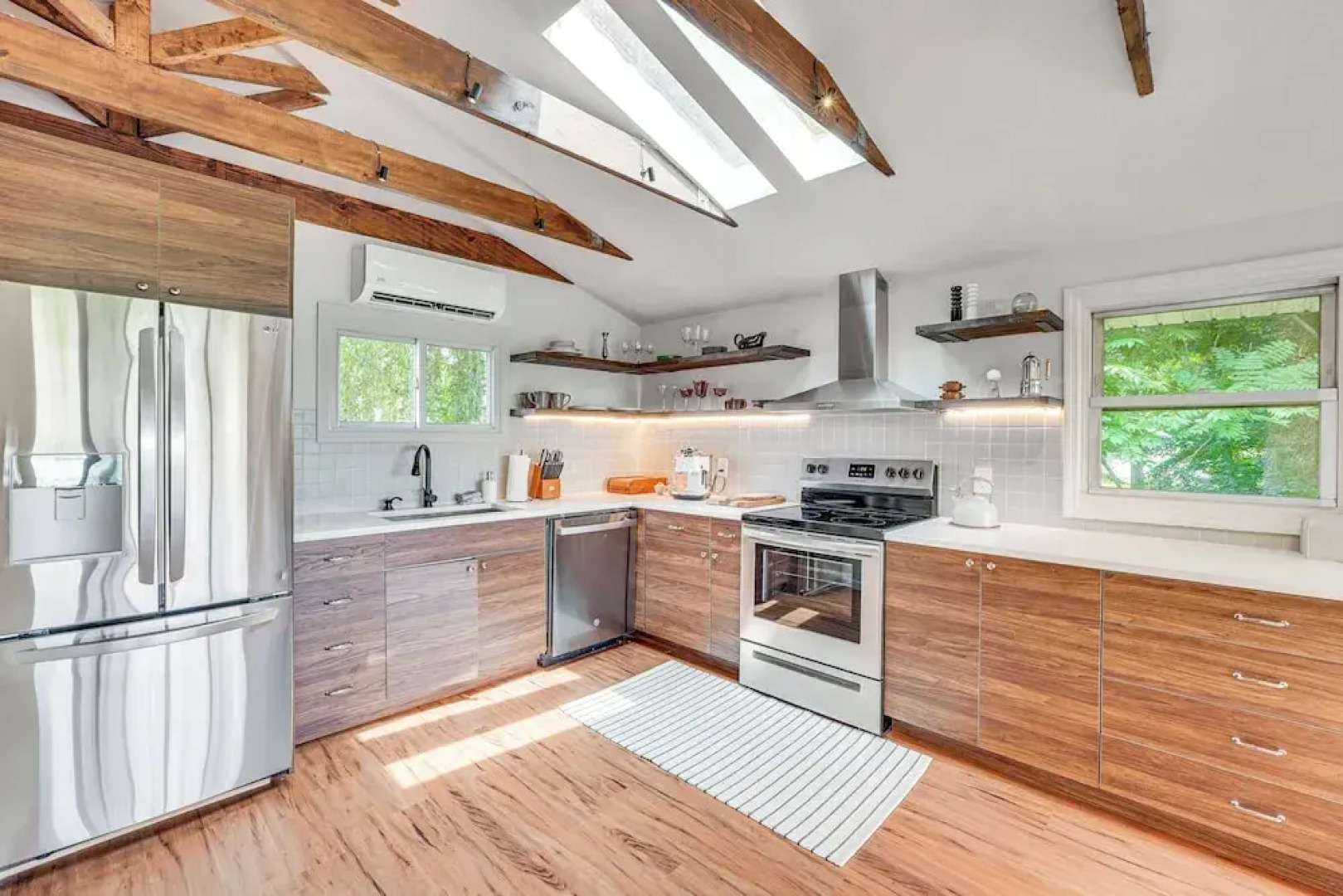 Game Room & Yard: Mid-century Modern Kingston Home