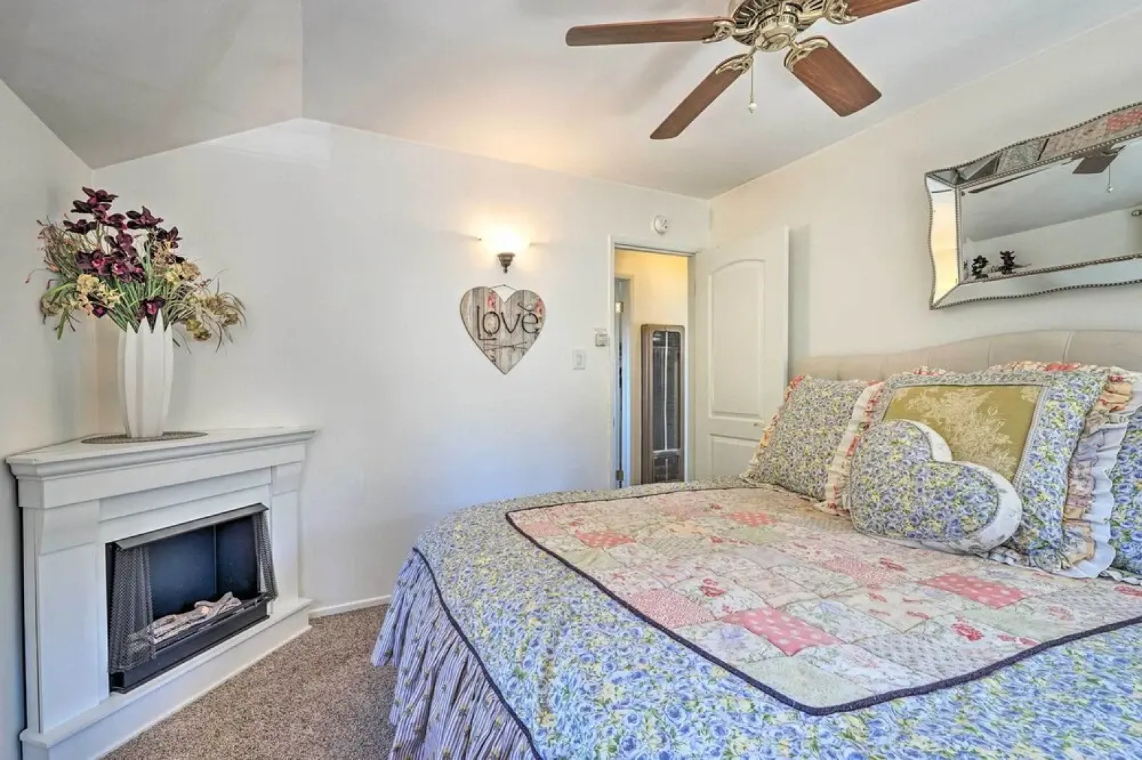 Cute Cabin + Deck < 2 Mi to Lake Arrowhead Village