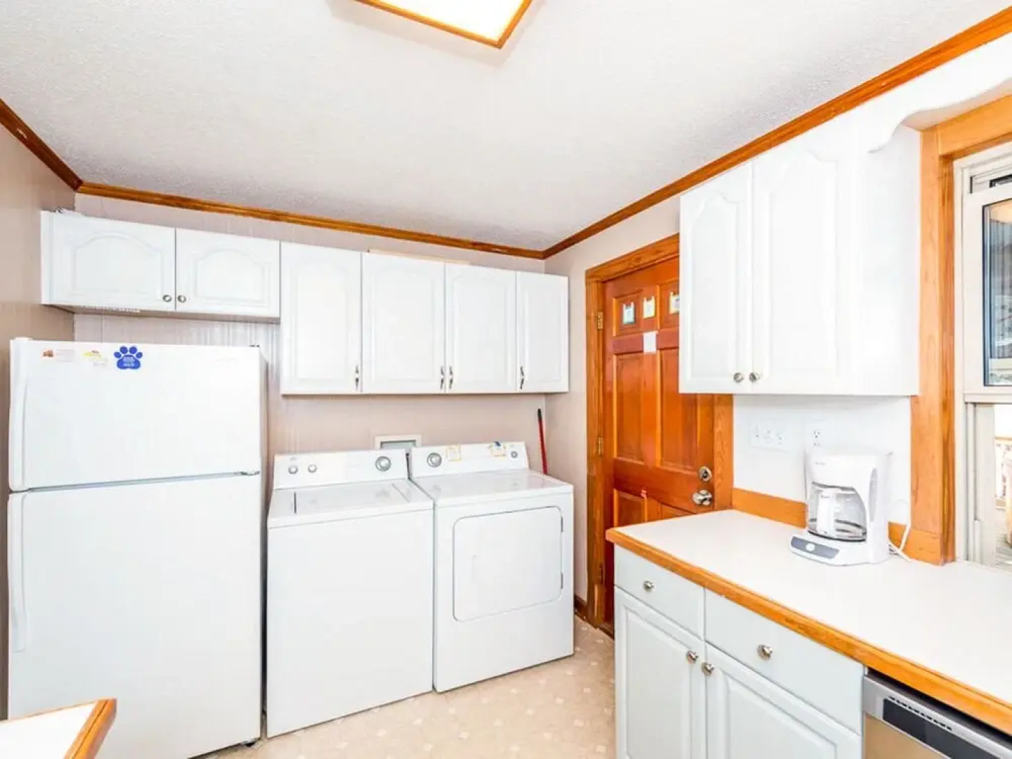 2BR w/ Hot Tub, Deck & Fire Pit