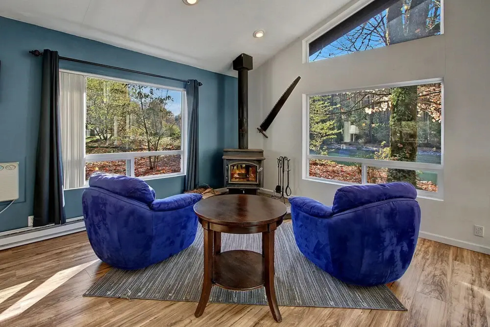 Baring Bend Lodge - Three Bedroom Cabin with Hot Tub