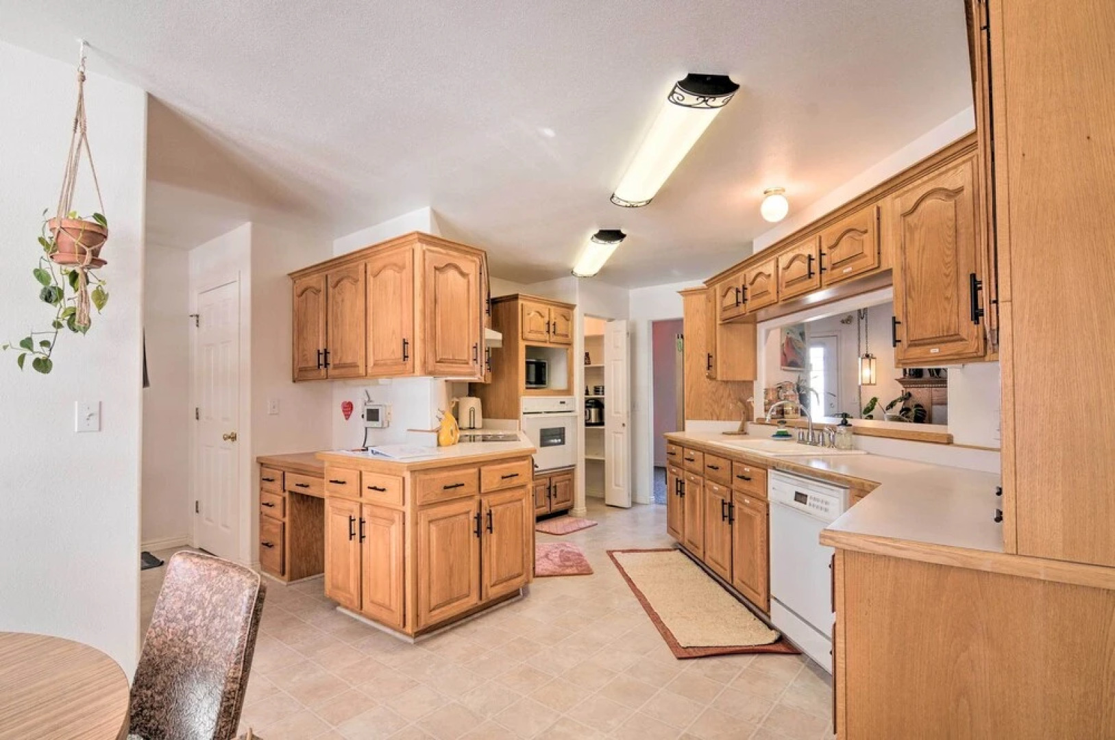 Sunny Retreat ~ 12 Mi to Brian Head Resort!