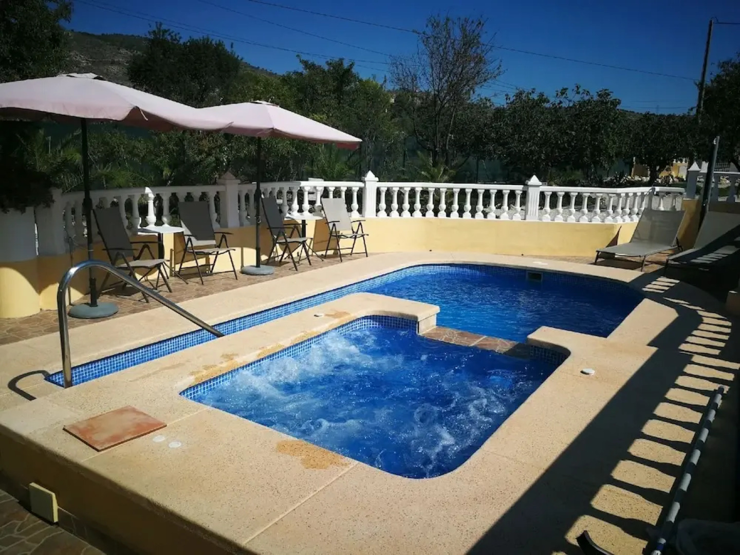 Lovely Holiday Home in Aigues With Private Swimming Pool