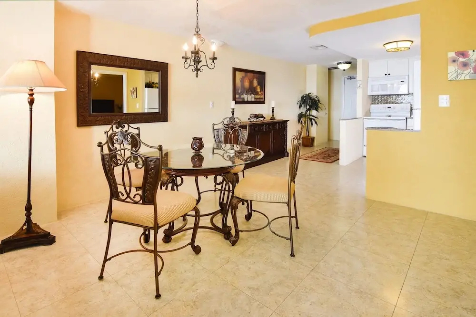 El Cantil Condominiums