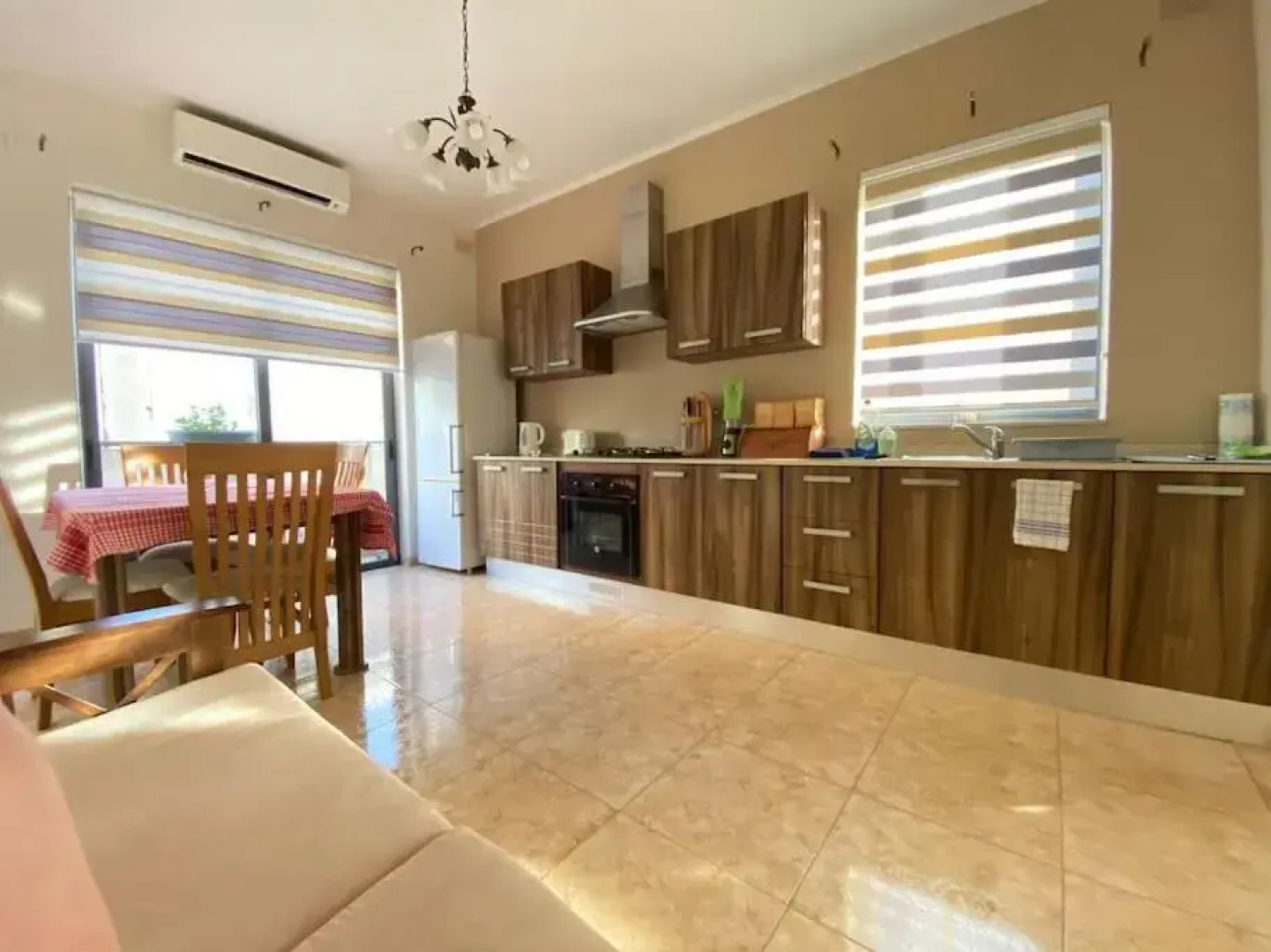 May Flower: Modern Flat close to Airport/Bus Stops