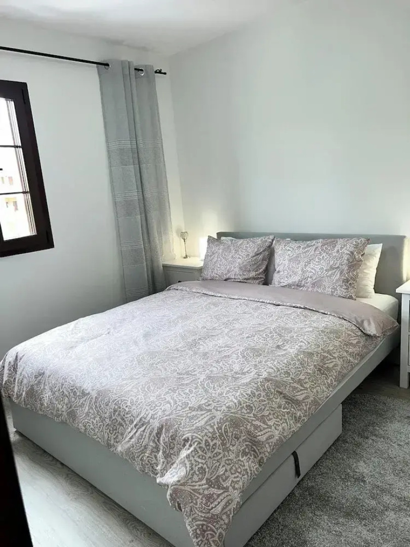 Hancinda Sleeps 4 With Free Parking