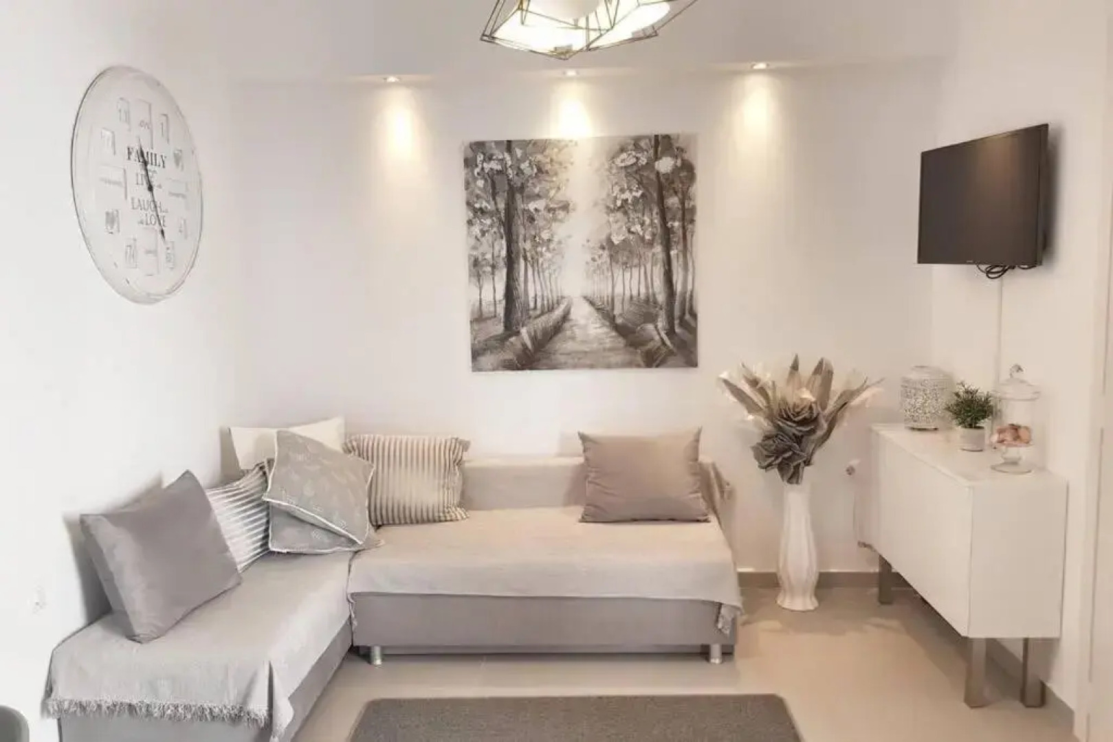 Polychrono New 2 Bedroom Apt. Just By The Sea!