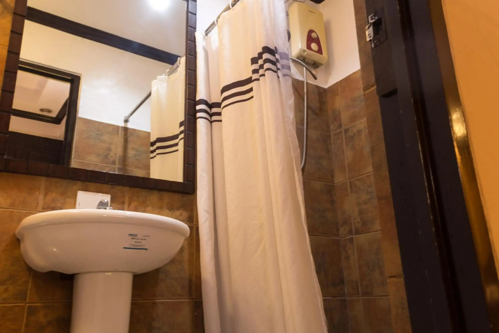 Tagaytay Country Hotel