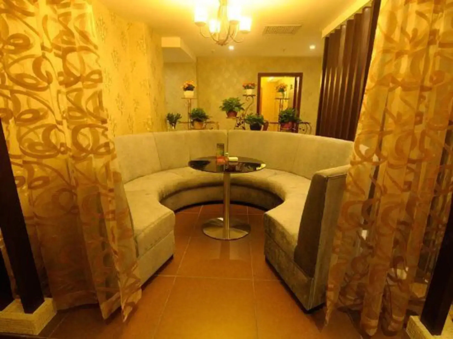 Romantic Holiday Hotel