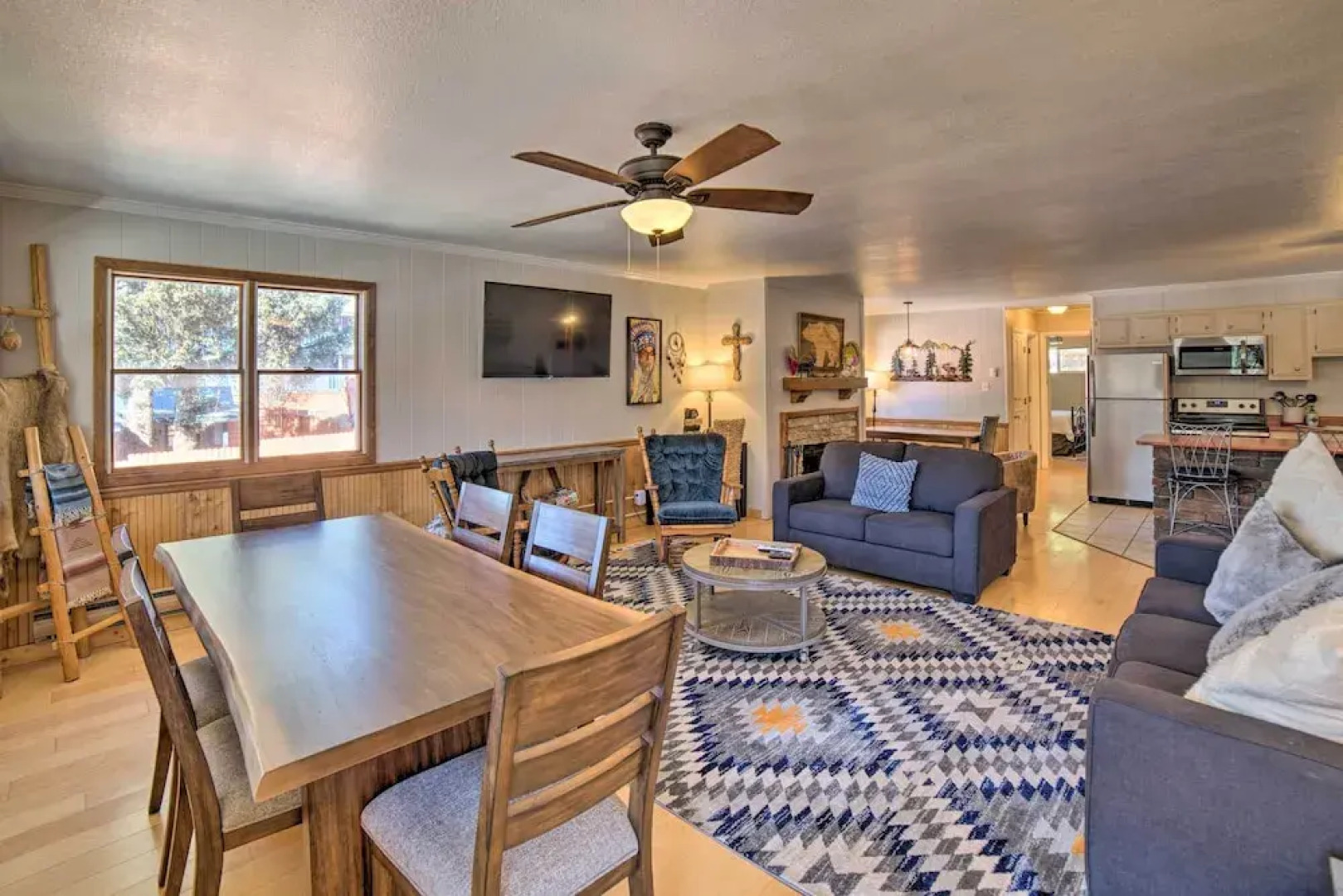 Red River Condo w/ Fire Pit: 1/2 Mi to Slopes!