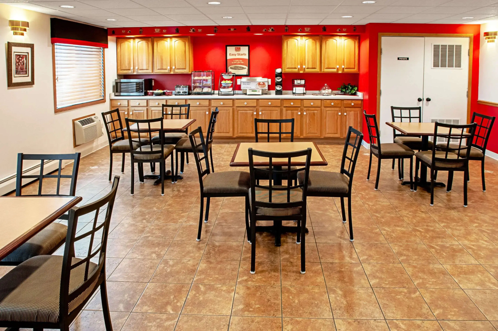 Econo Lodge on the Bay