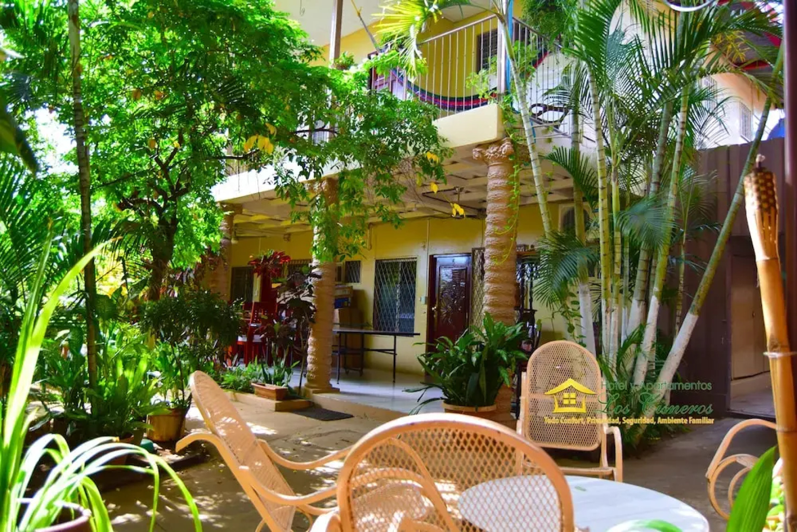 Hotel y Apartamentos Los Cisneros