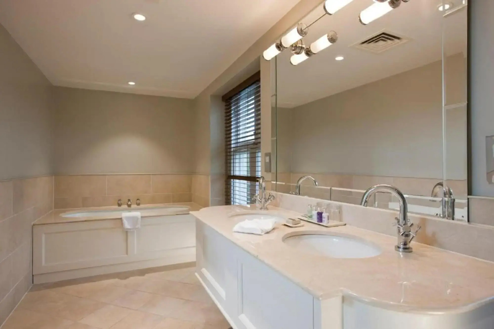 Wivenhoe House Hotel