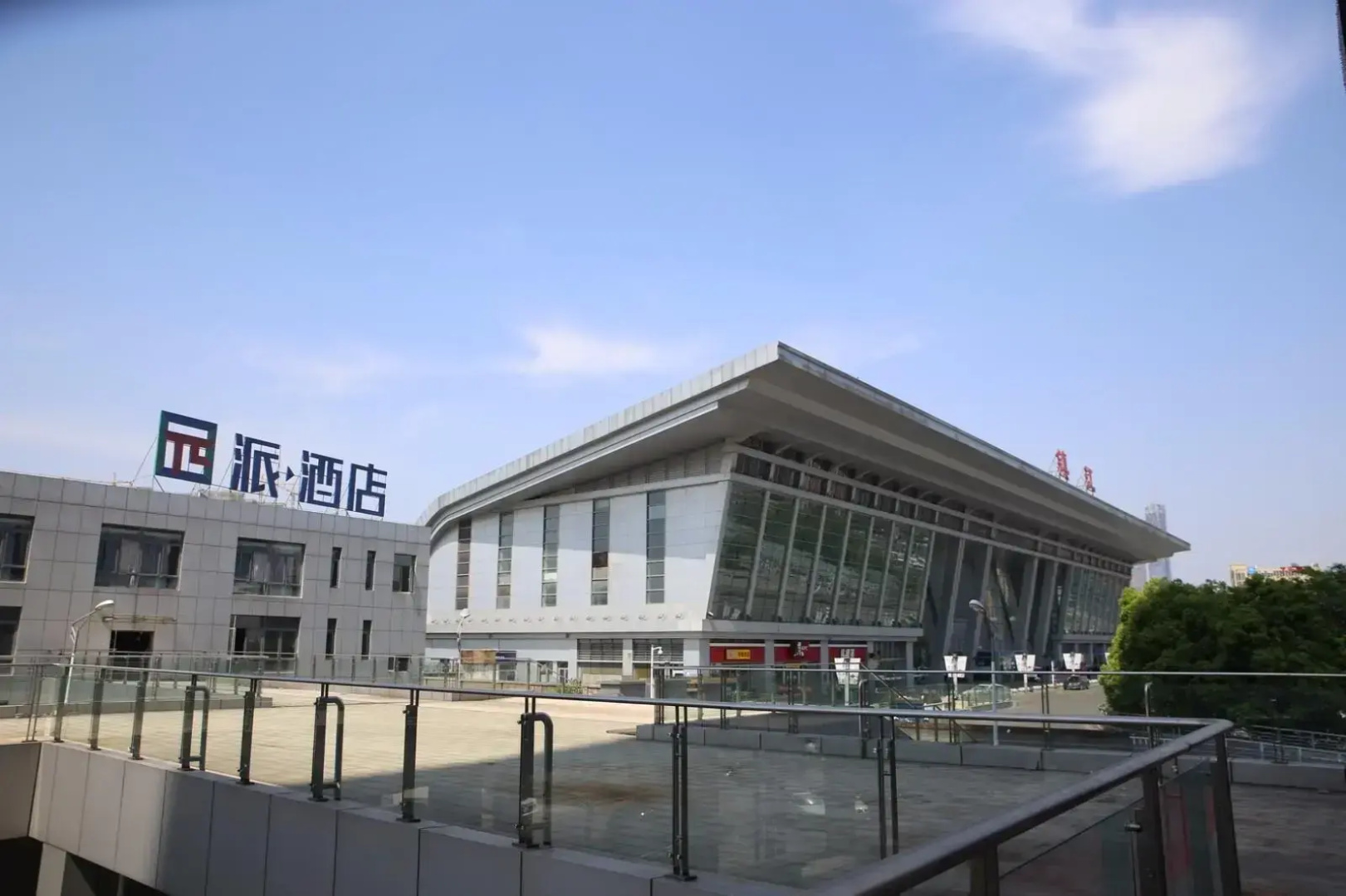 Ji Hotel (Zhenjiang Railway Station South Square)