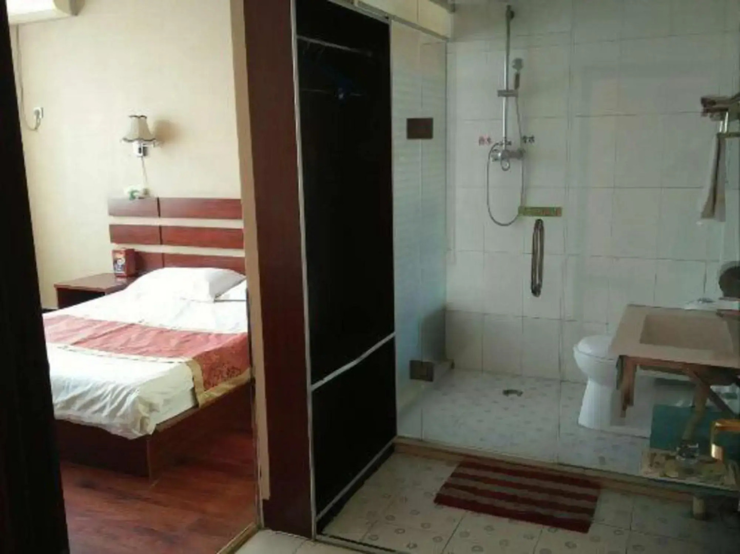 Aike 88 Hotel (Guangrao Bus Station Chengnan Wholesale Market Branch)