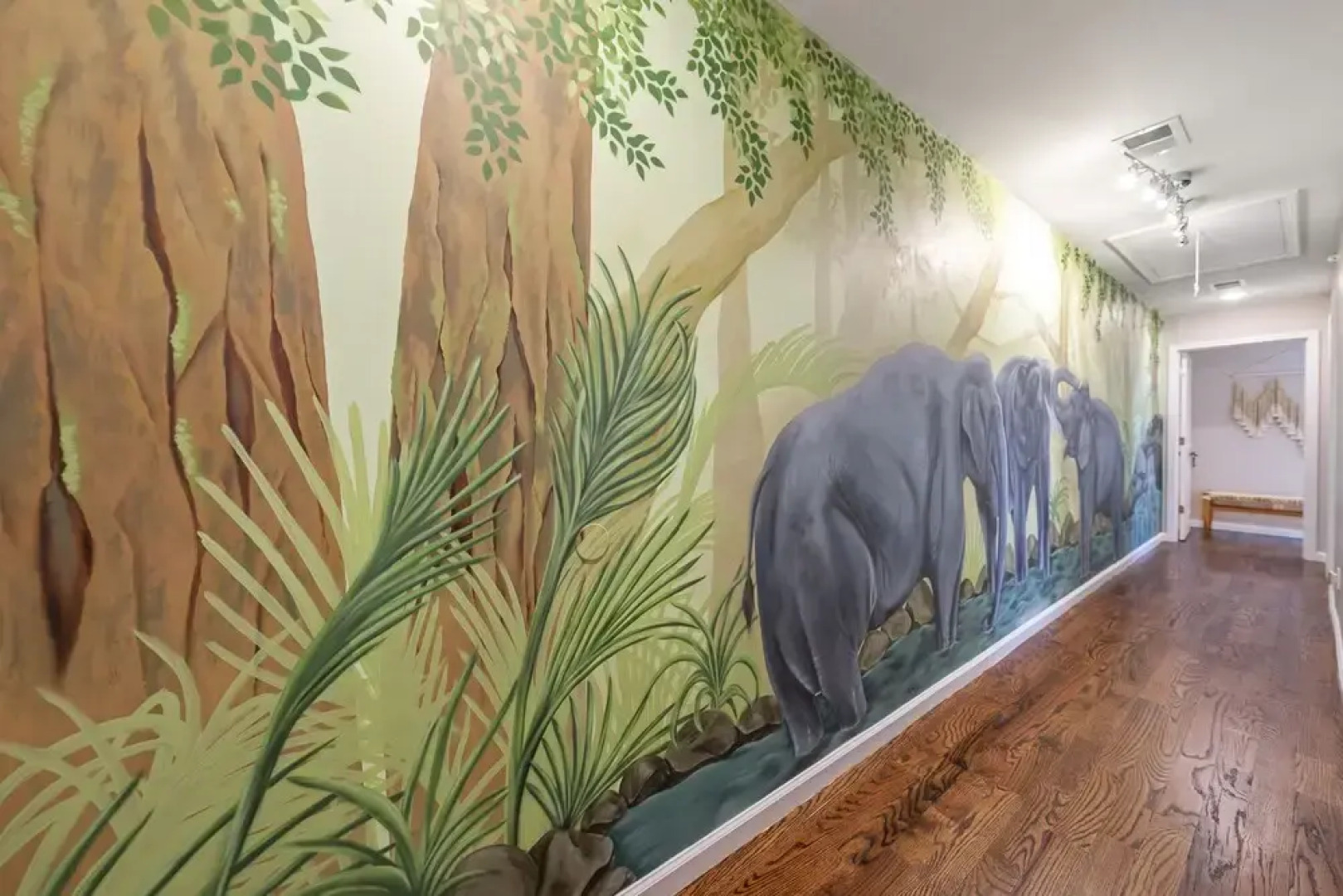 Simon Stays - Thai Oasis