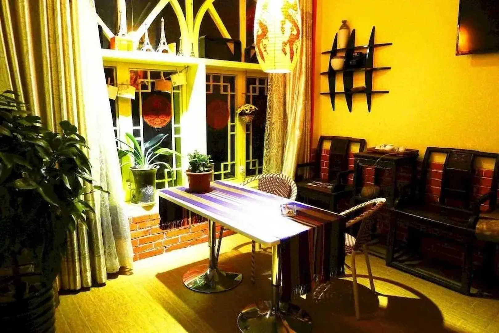 Migratory Bird In Fenghuang Inn