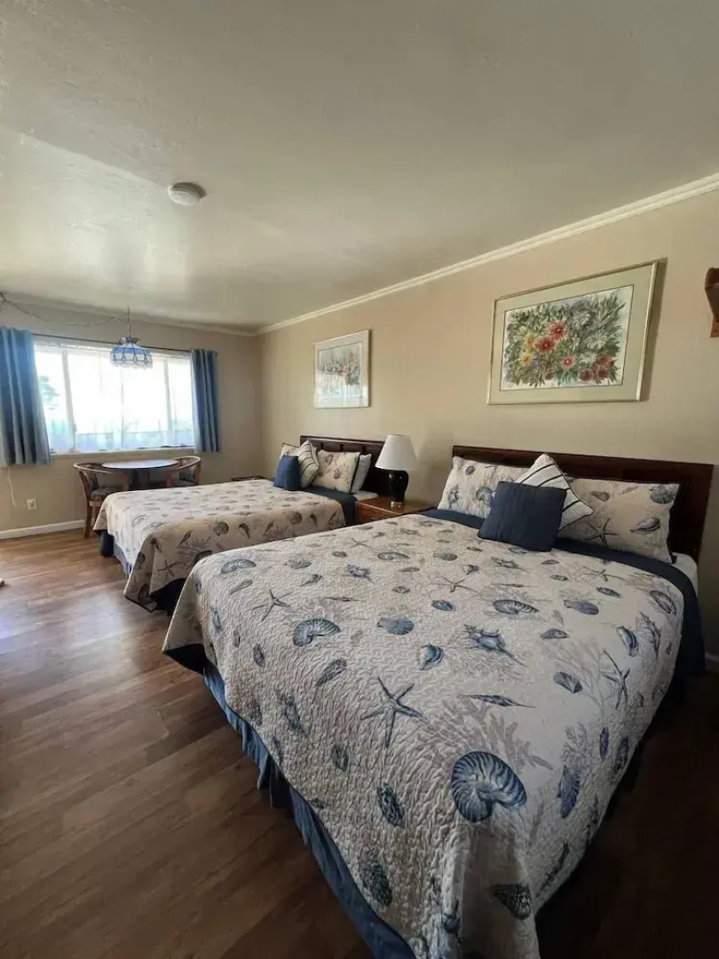 Ocean Cove Lodge Bar & Grill