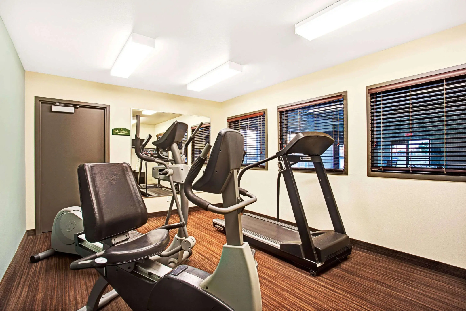 Super 8 by Wyndham Lachenaie/Terrebonne