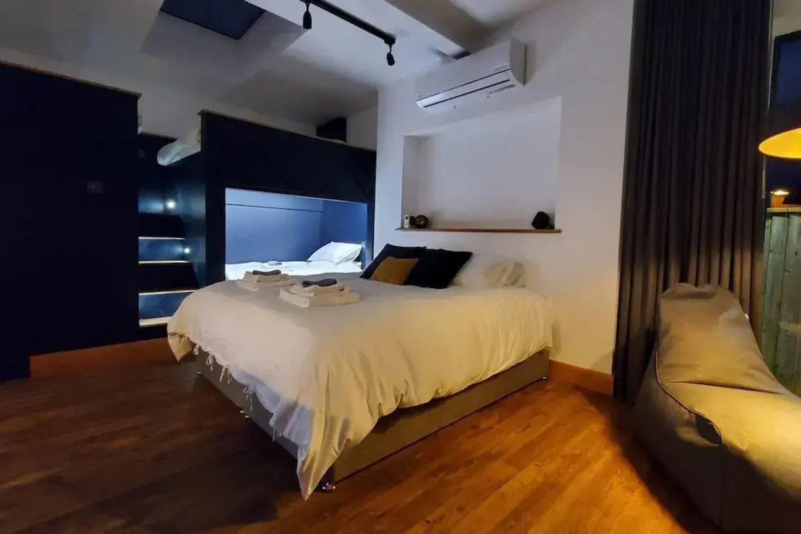 The Cedarwoods - Luxury Studio for 5!