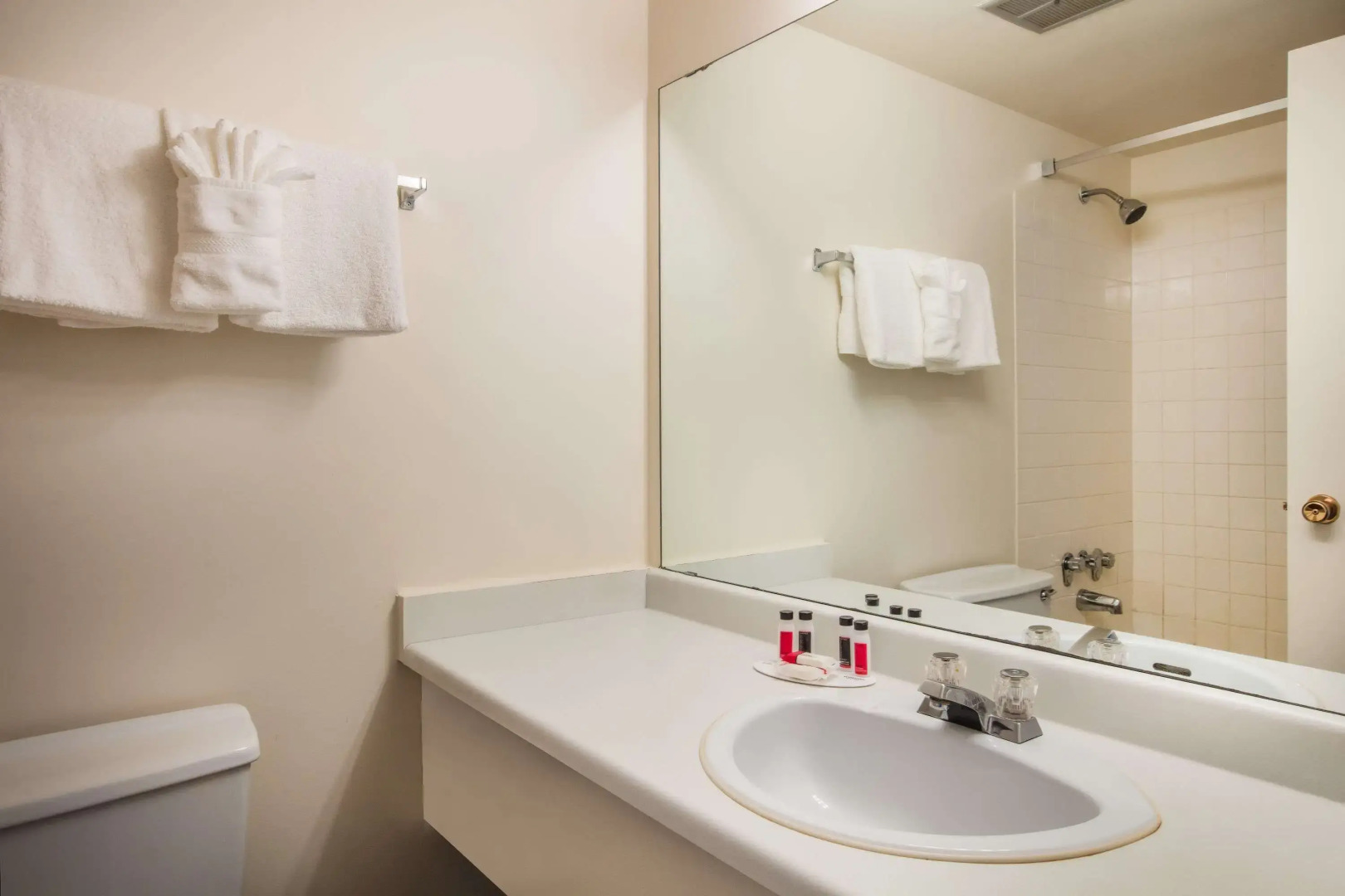 Howard Johnson Hotel - Victoria