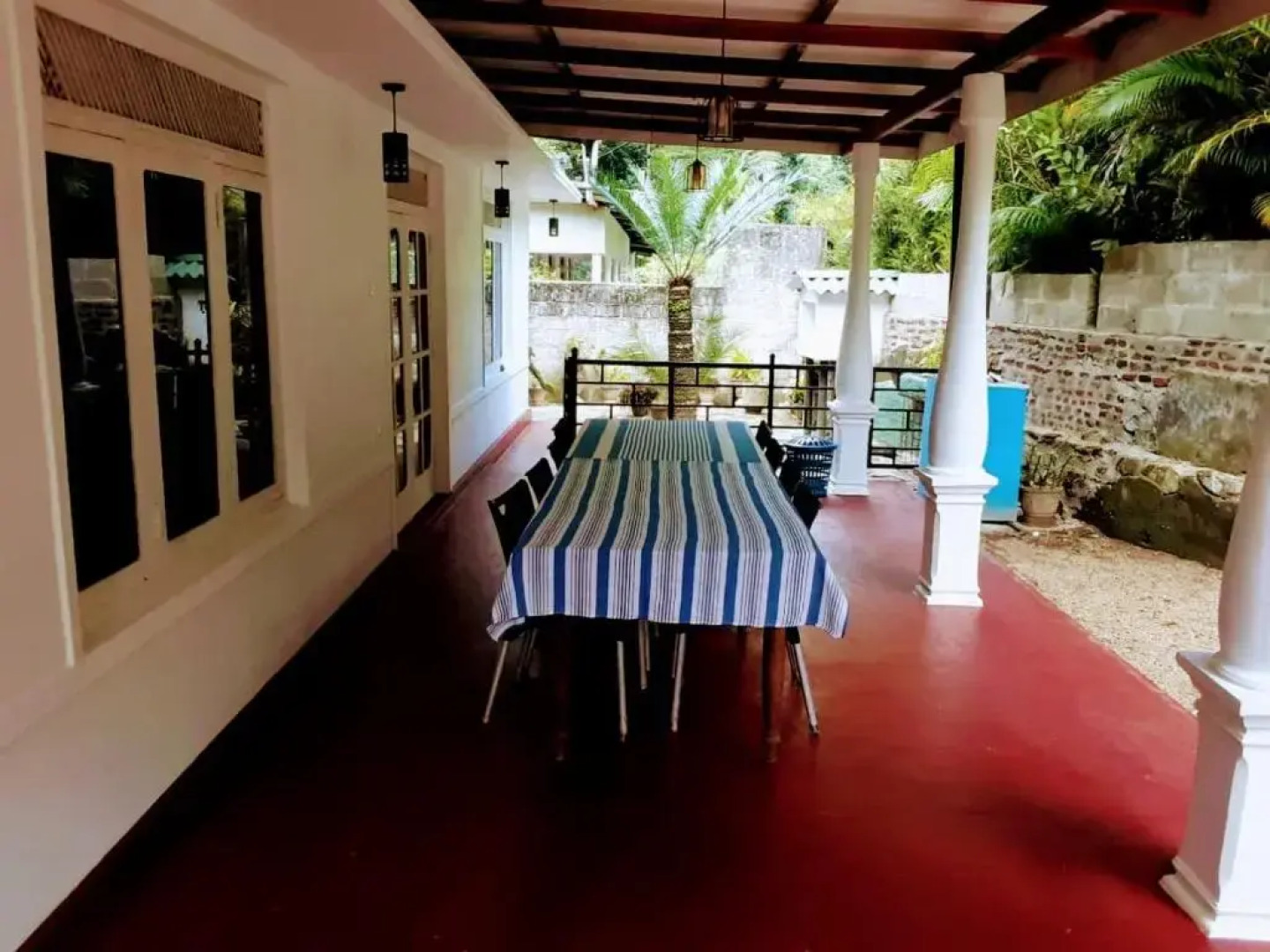 Elkaduwa Bungalow With Natural Pool Sleeps 15