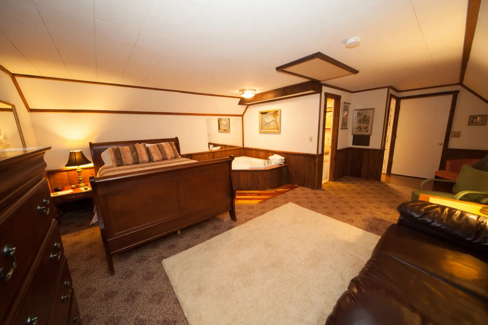 Log Cabin Lodge & Suites