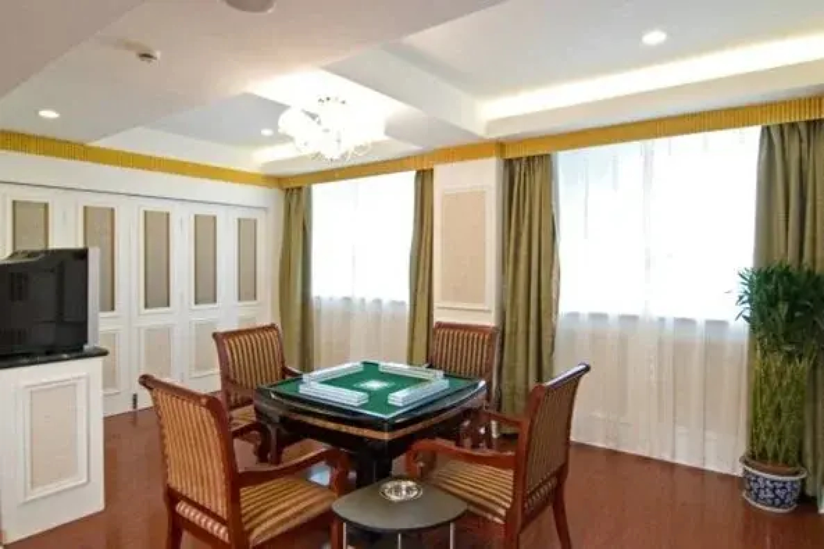 Universal House Golden Gulf Hotel
