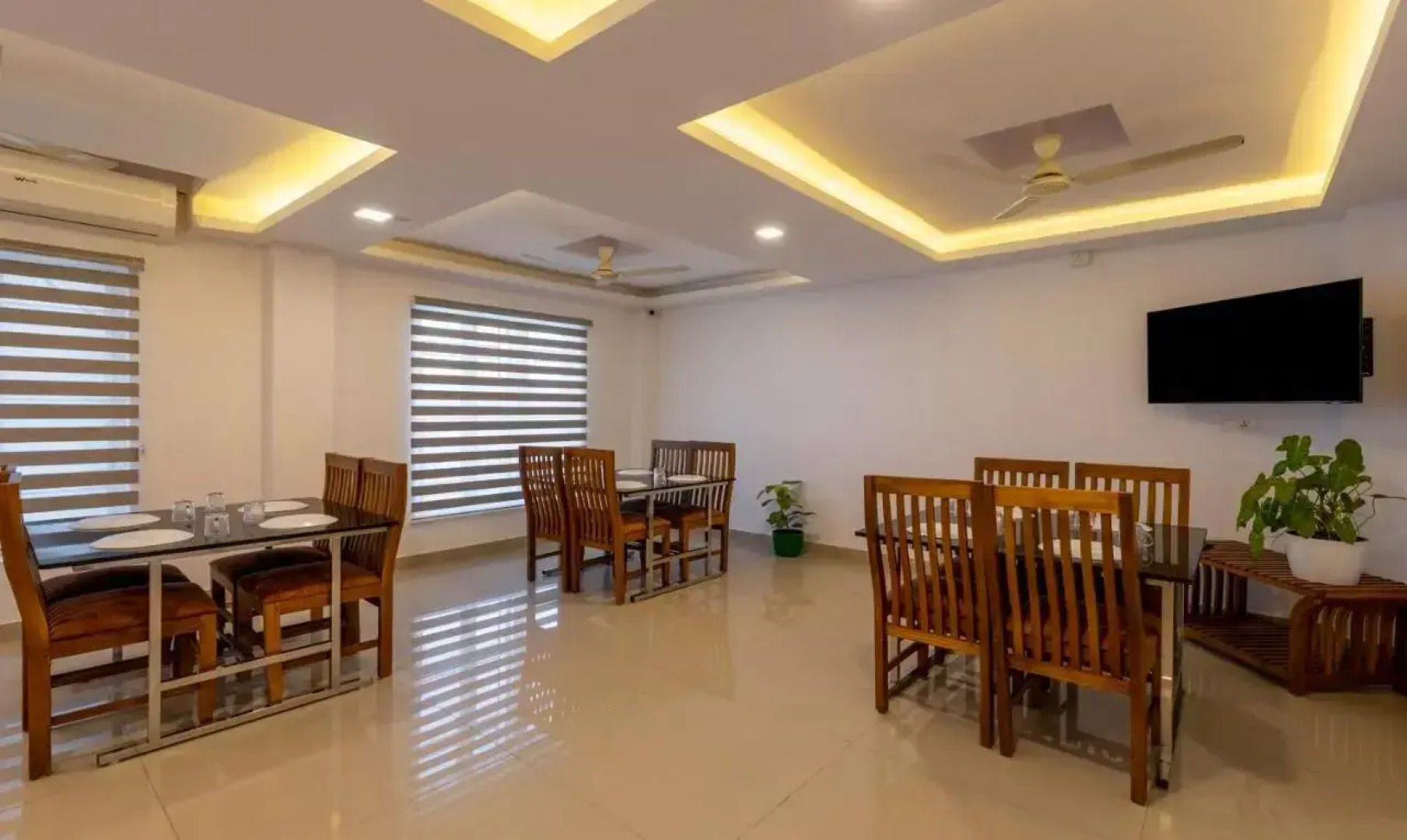 Airport Avenue Plaza