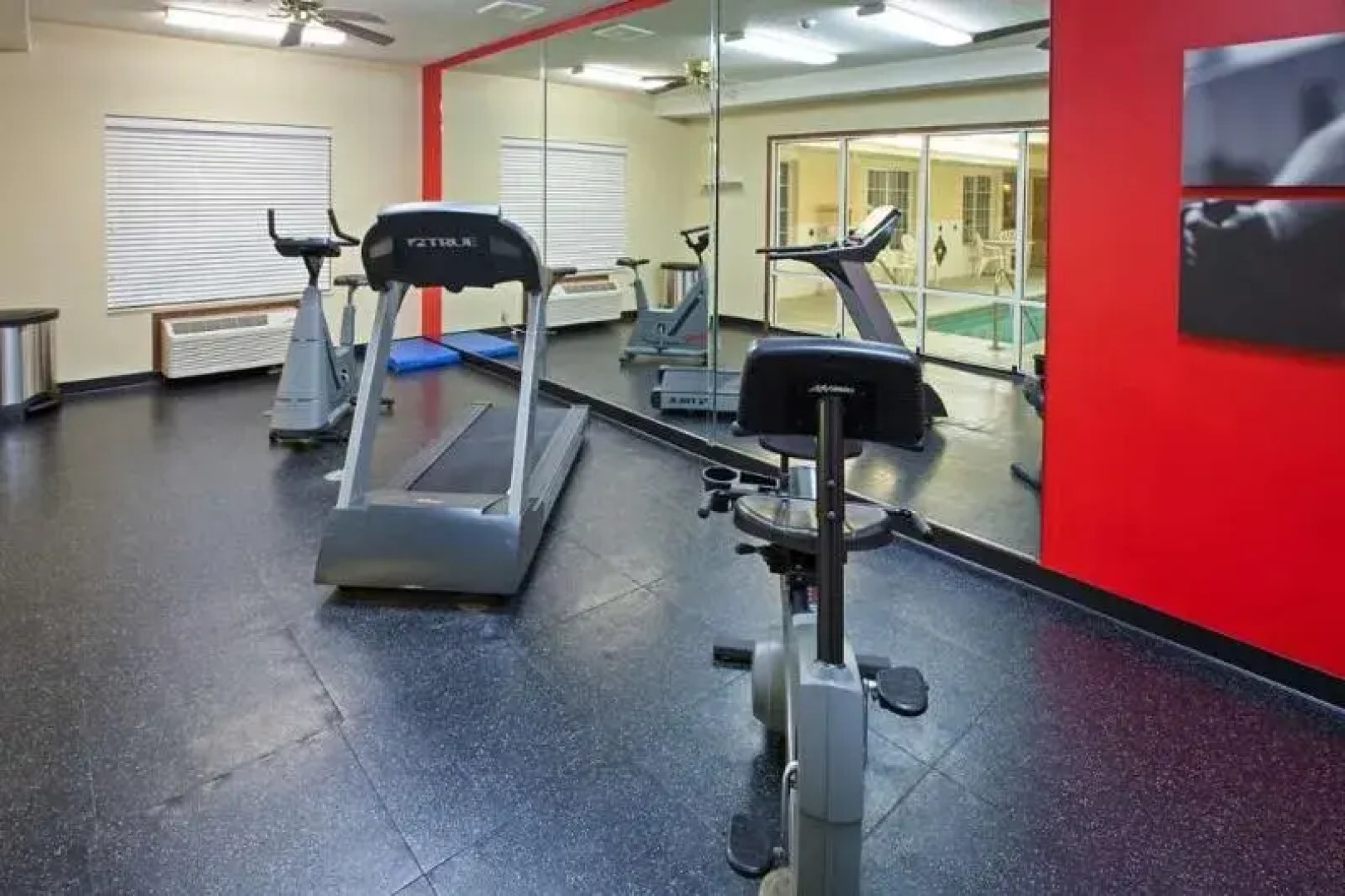 AmericInn by Wyndham Galesburg