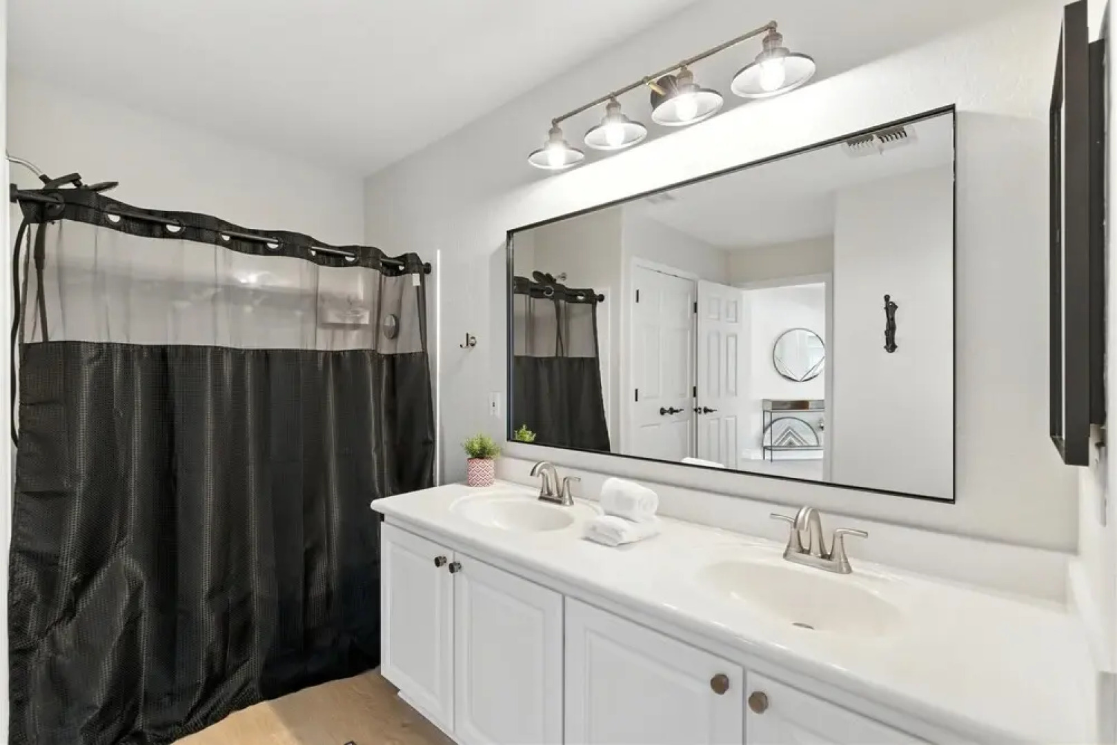 Splash Canyon - Splash Pad & Tons of Games - Gym