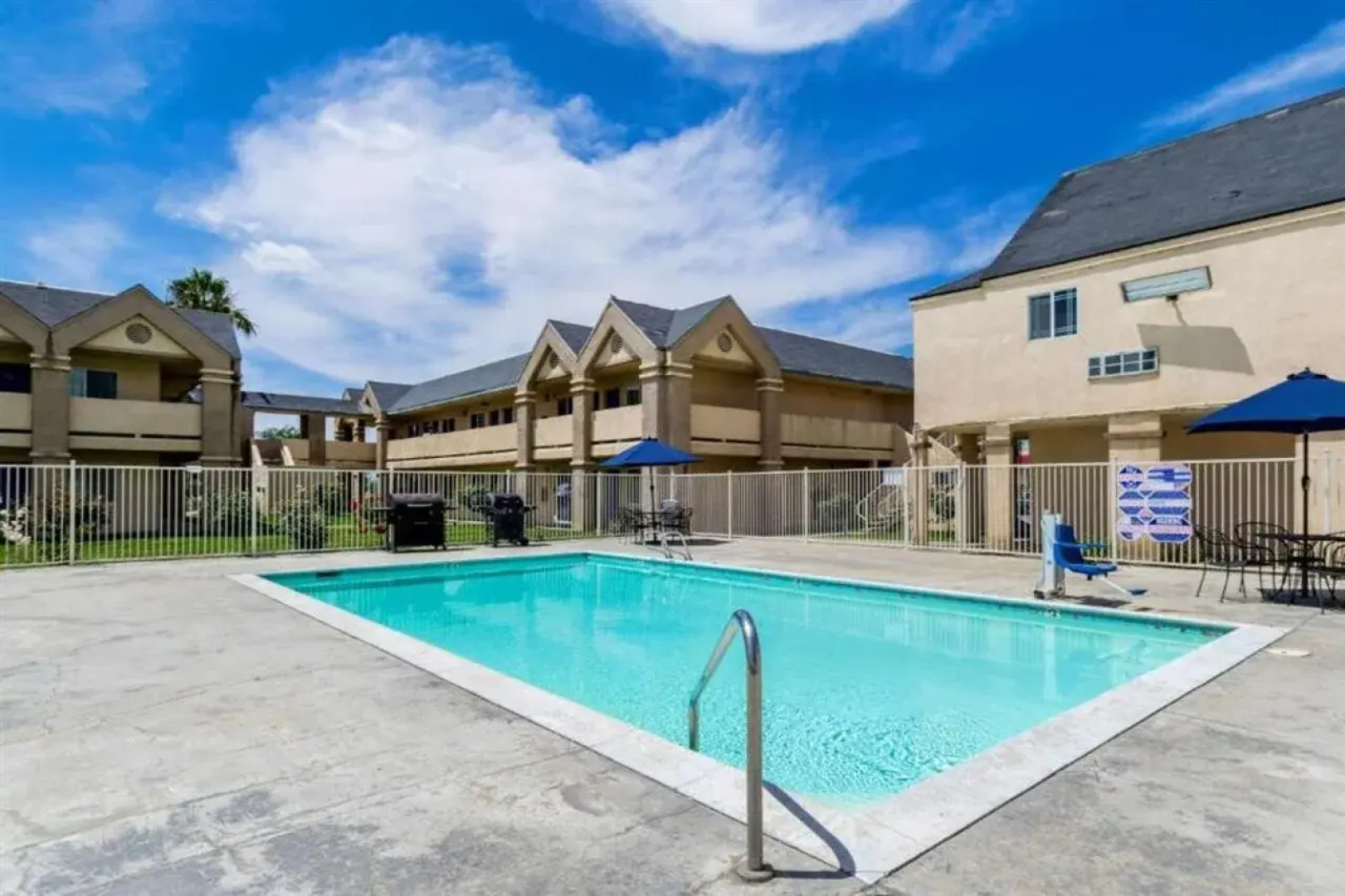 Motel 6 Buttonwillow, CA Central