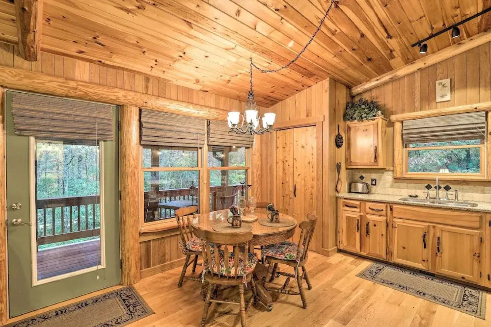 Fletcher Cabin: Wraparound Deck & Pond Access