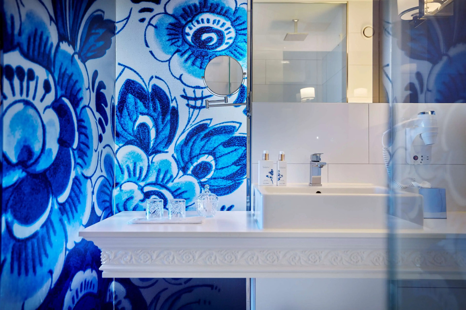 Carlton Ambassador Hotel