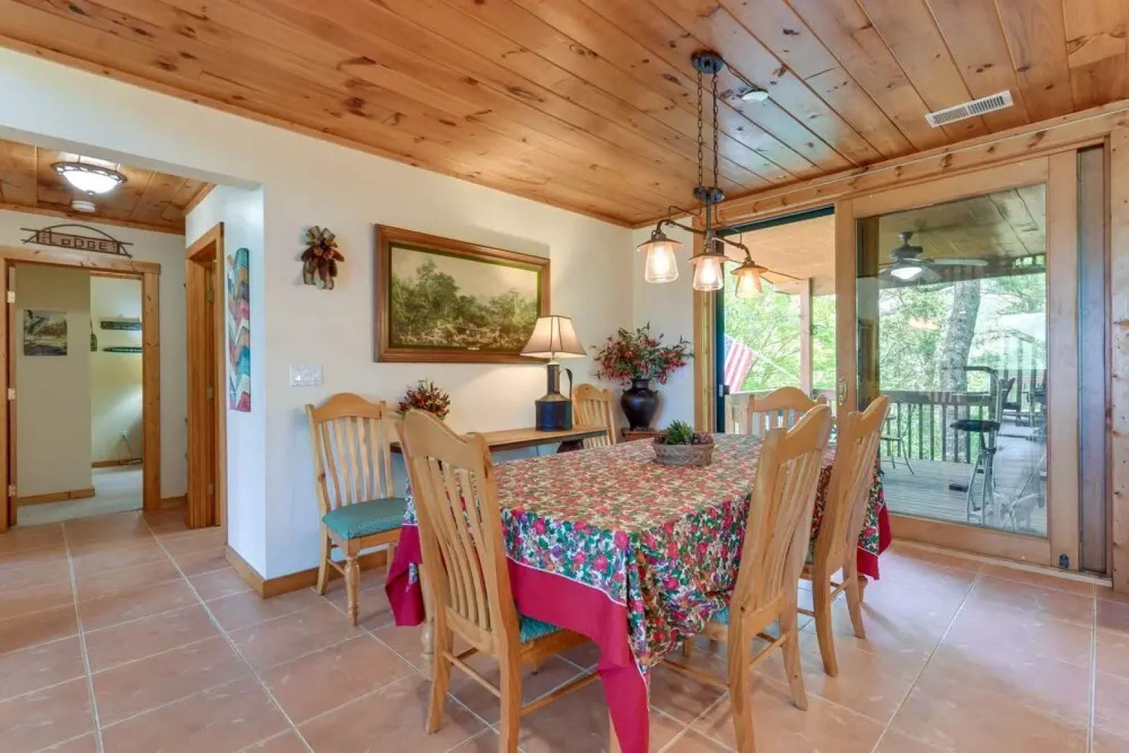 Almond Vacation Rental w/ Mountain Views!