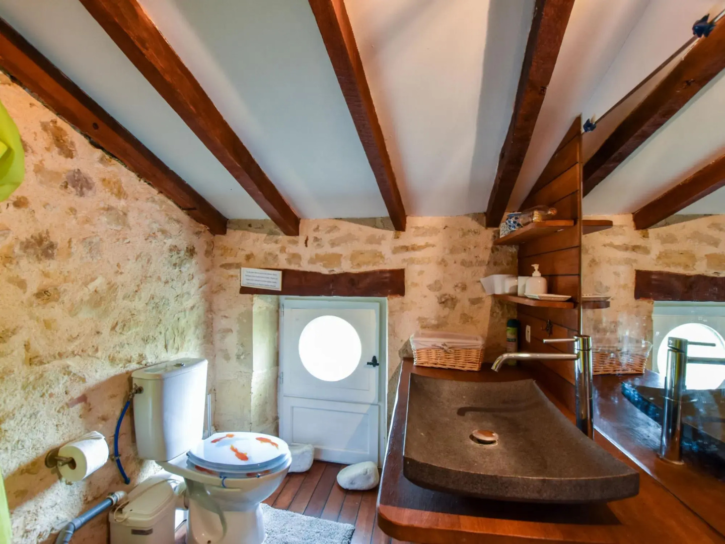 Stone House in a Vineyard, With Swimming Pool, Near Bordeaux