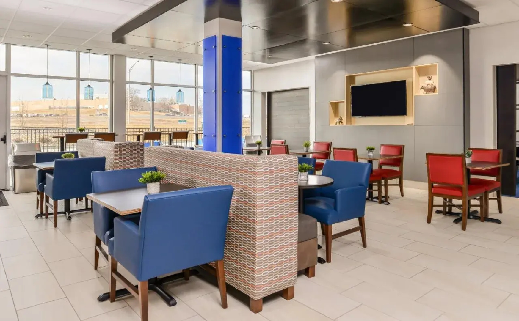 Holiday Inn Express & Suites Kansas City - Lee's Summit by IHG