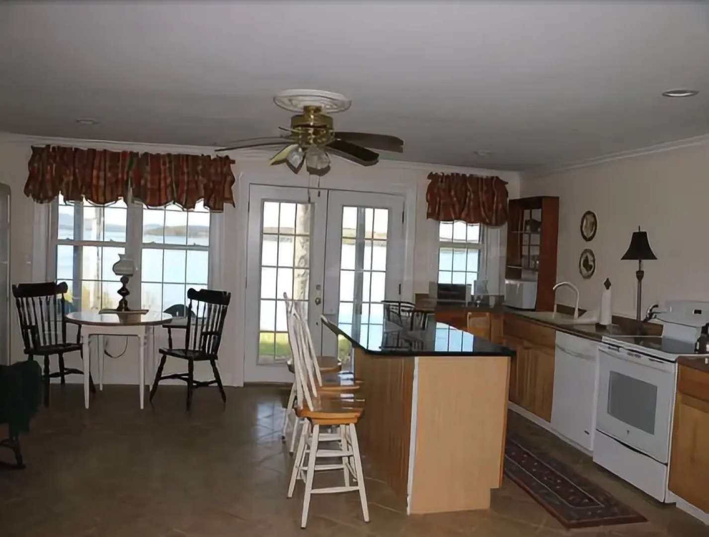 Clamshell by the Sea - Six Bedroom Home