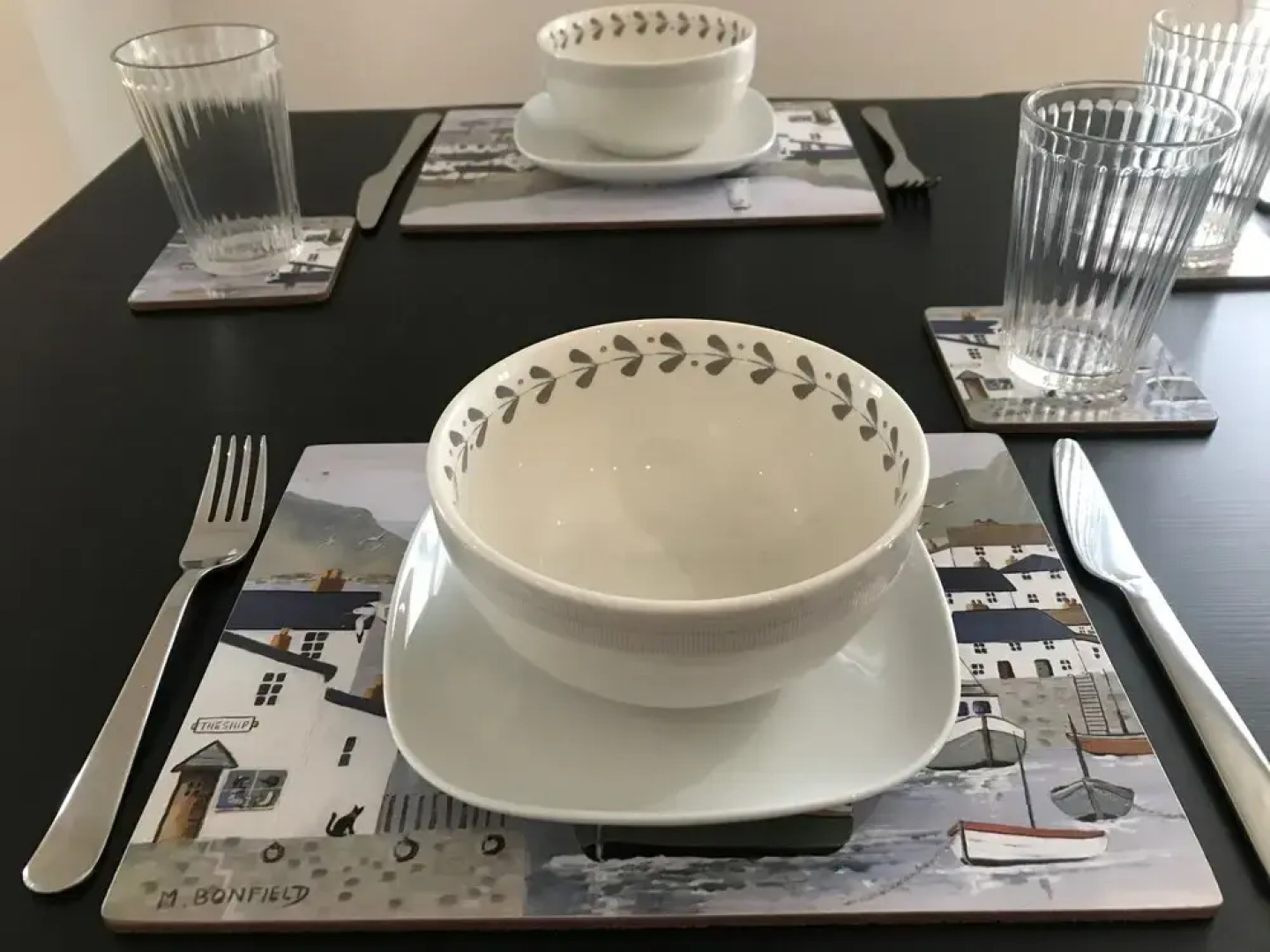 One Bedroom Flat, Sleeps 4, Balcony & Free Parking