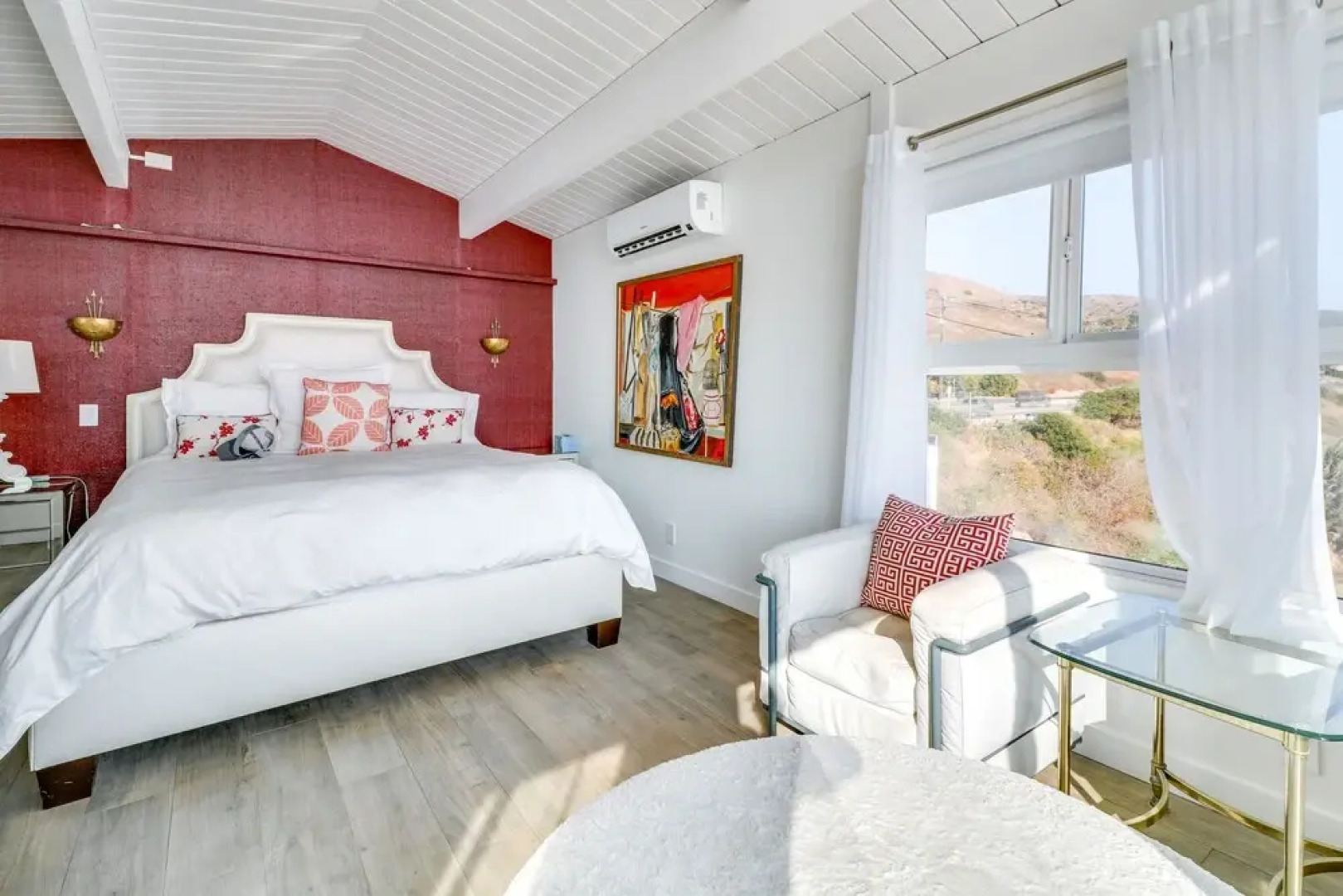 Beachfront Malibu Apartment w/ Ocean-view Balcony