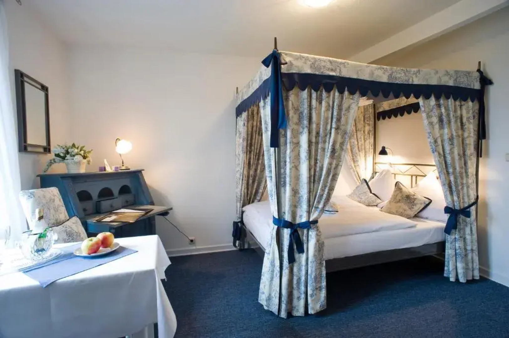 Burghaus & Villa Kronenburg