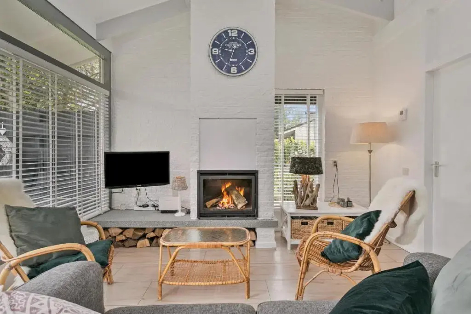 Bungalow Toekomst 24 Ouddorp, garden, fireplace, near the beach and dunes - not for companies