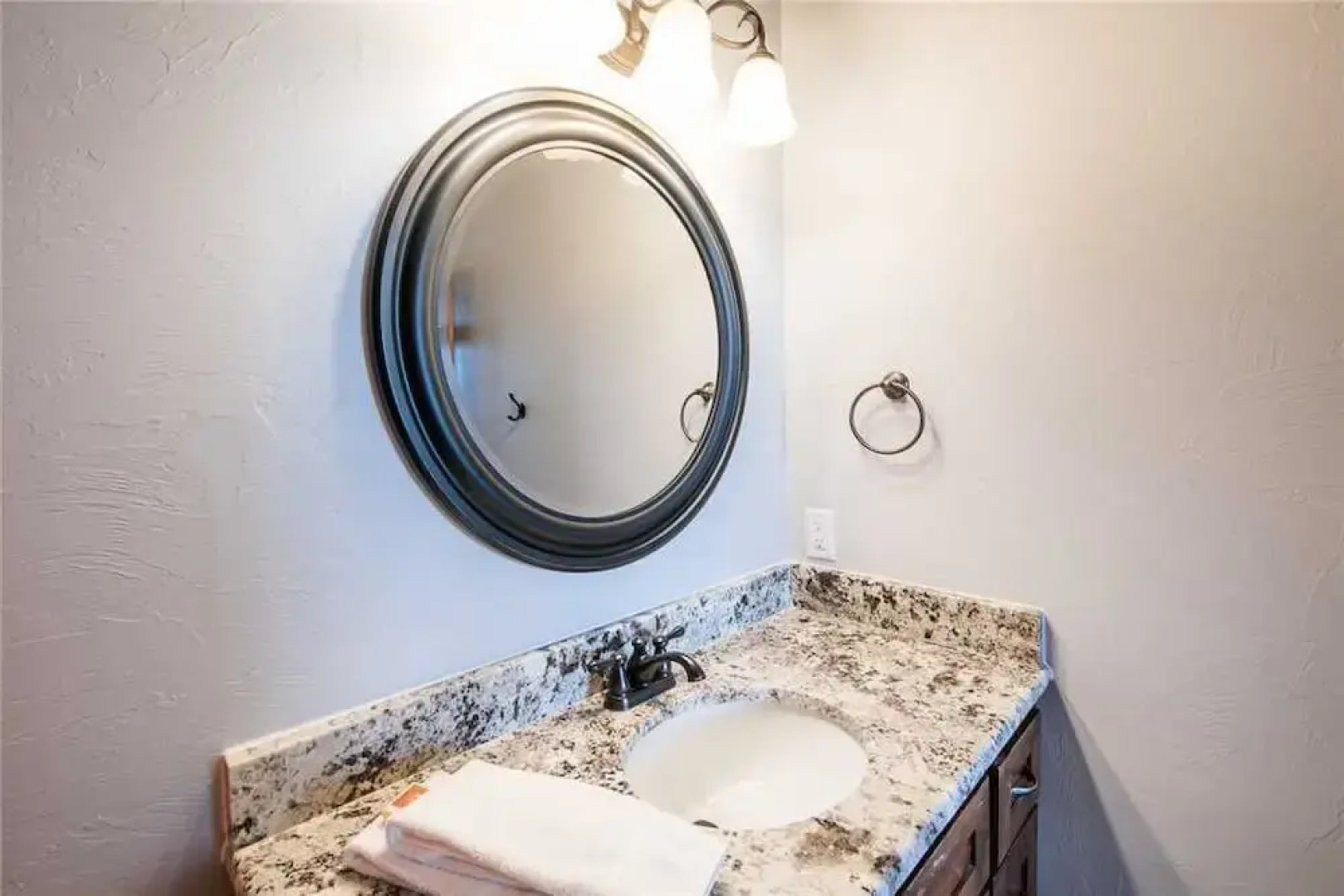 Abbey Lodge - Nine Bedroom Cabin with Hot Tub