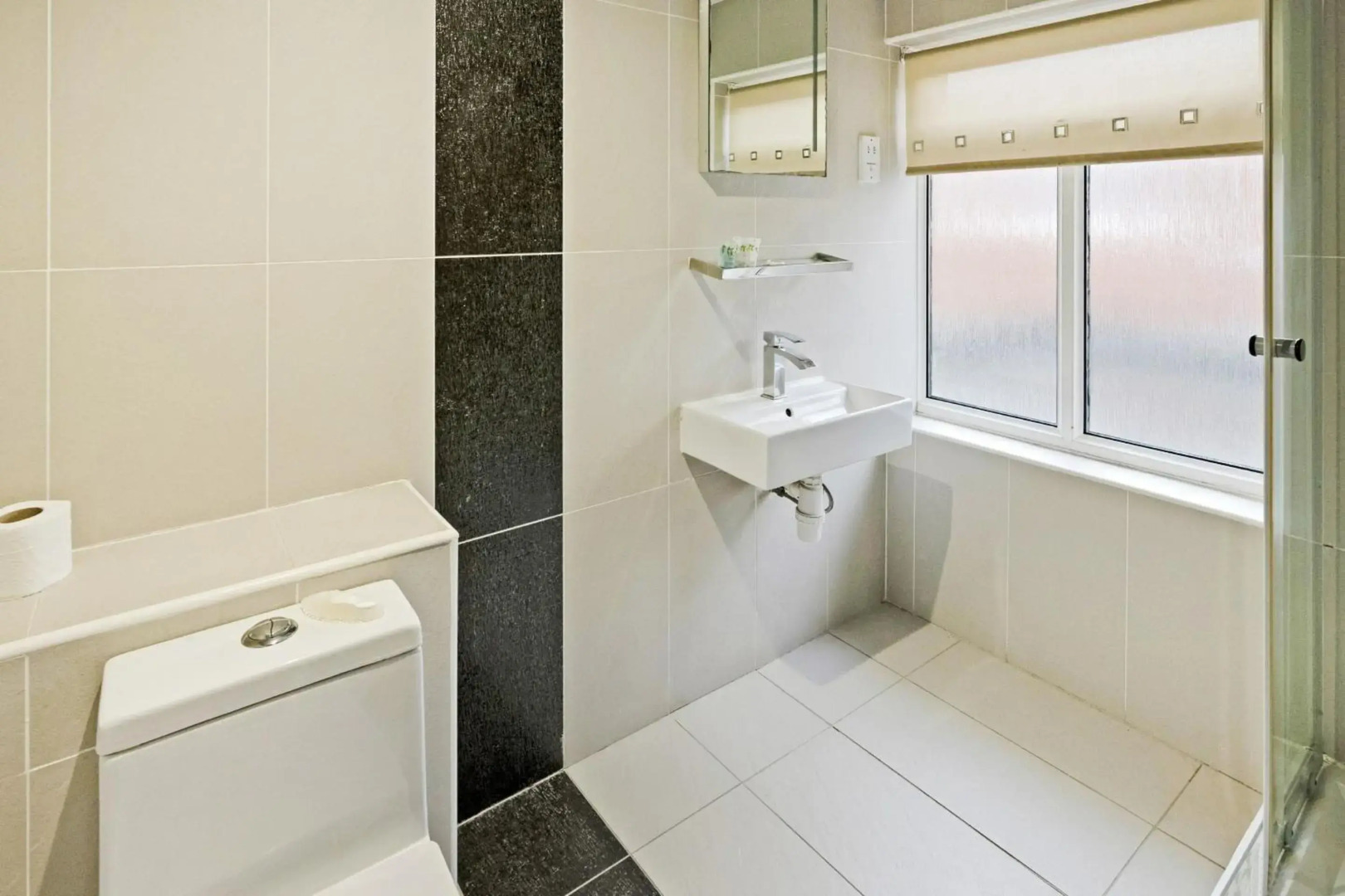 OYO The Baltimore Hotel