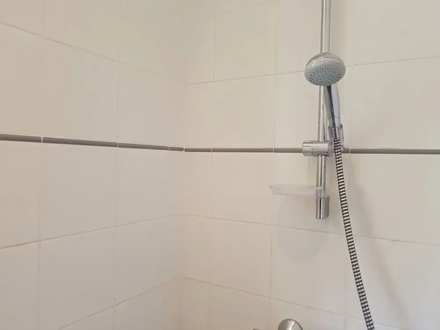 Charming Villa in Escales With Jacuzzi