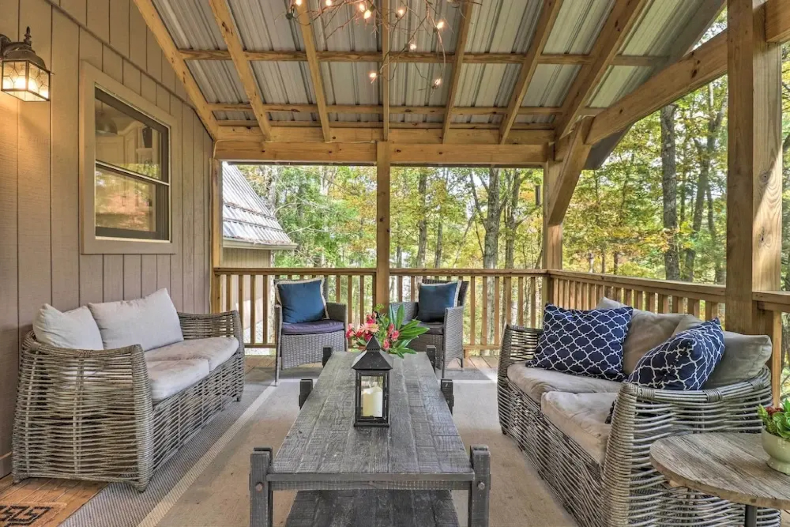 1 Mi to Town: Chalet-style Highlands Retreat