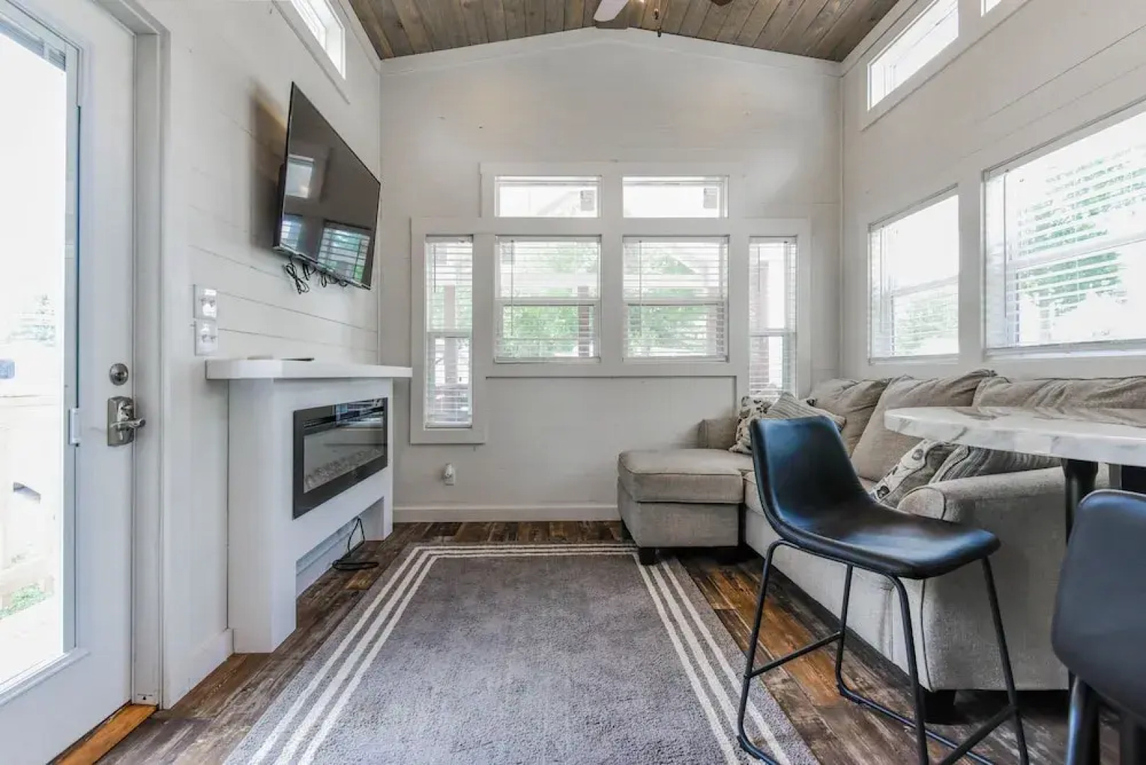 Sunrise At River Rocks Landing With 3 Pools 1 Bedroom Bungalow