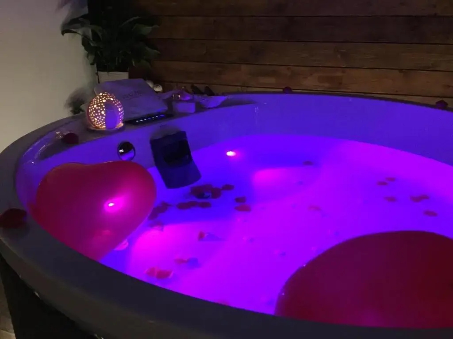 Anahita Luxury Suite & Spa